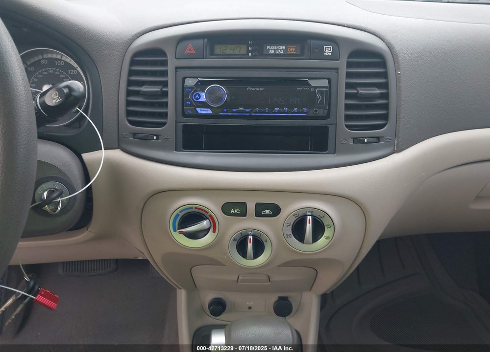 2008 HYUNDAI ACCENT GLS VIN: KMHCN46C68U277338