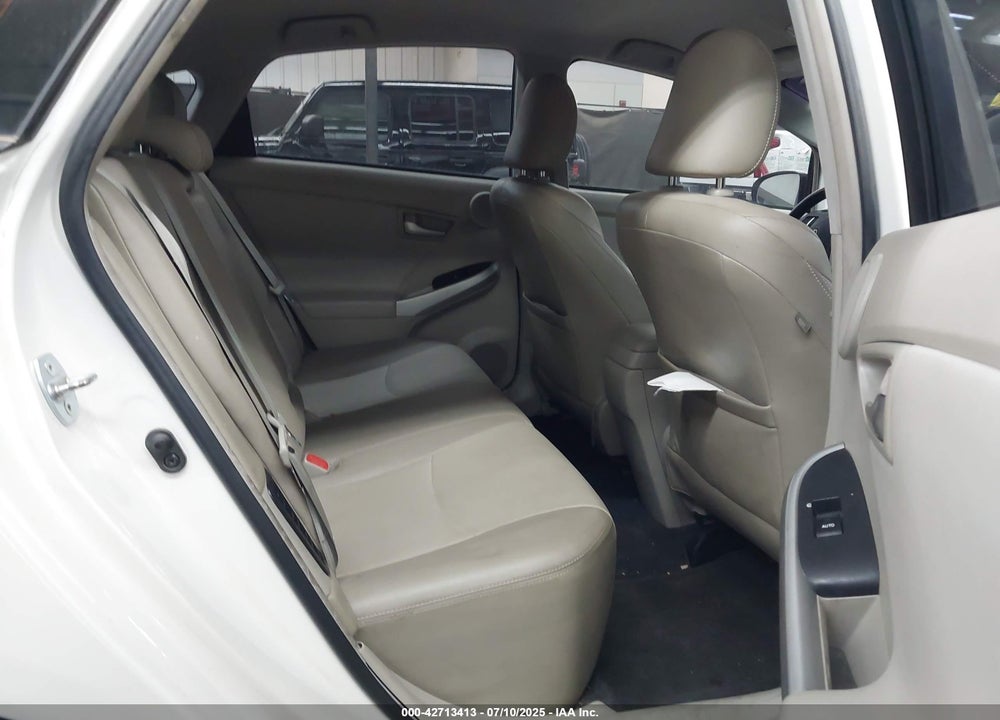 2015 TOYOTA PRIUS VIN: JTDKN3DU8F1915447