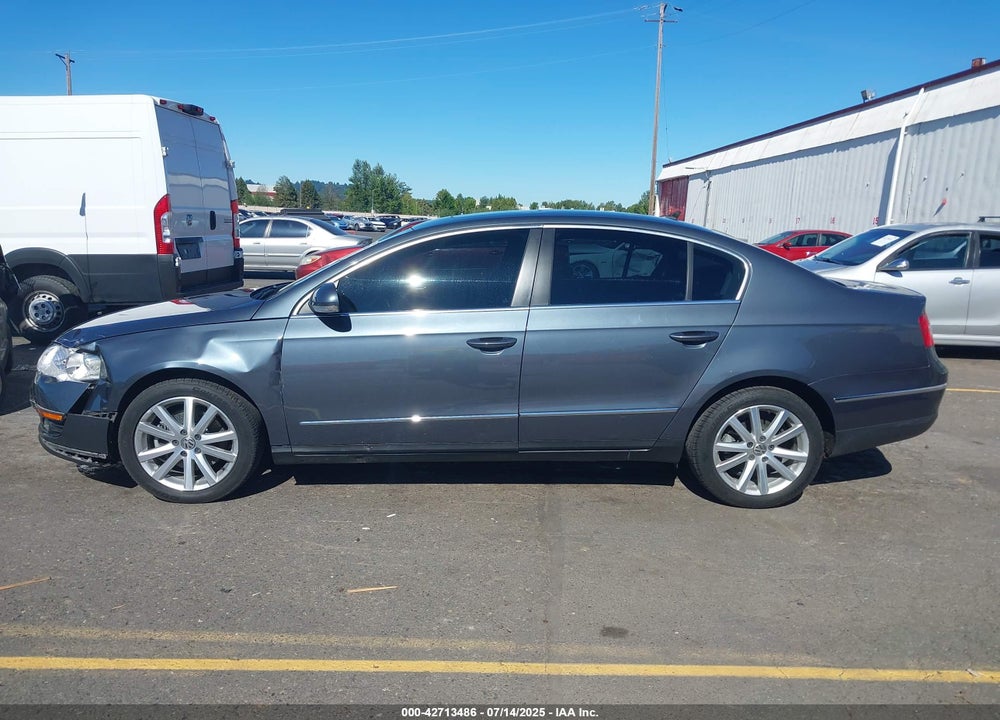 2010 VOLKSWAGEN PASSAT KOMFORT VIN: WVWJK7AN7AE097249