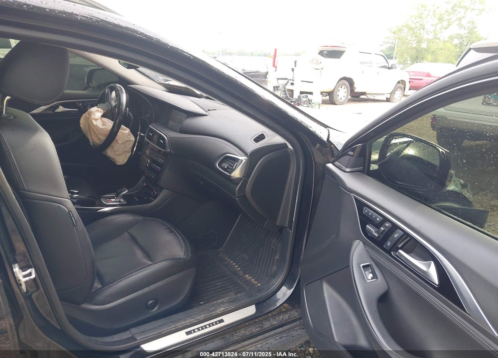2017 INFINITI QX30 VIN: SJKCH5CR6HA025761