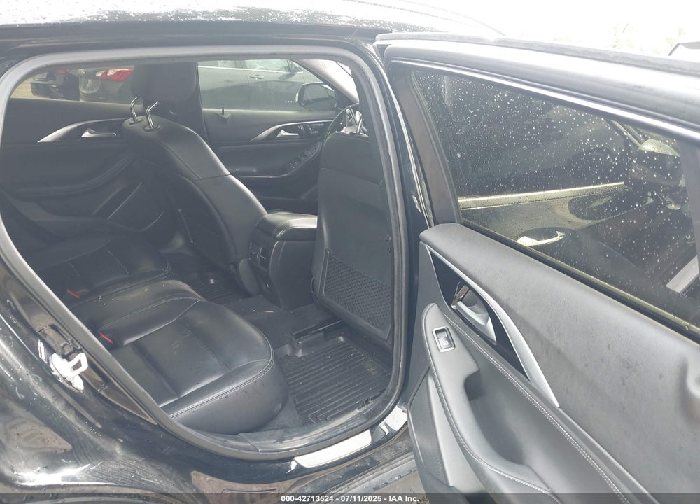 2017 INFINITI QX30 VIN: SJKCH5CR6HA025761