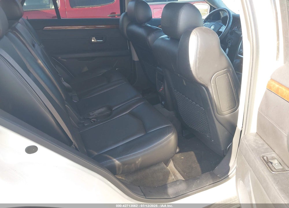 2008 CADILLAC SRX VIN: 1GYEE637080132586