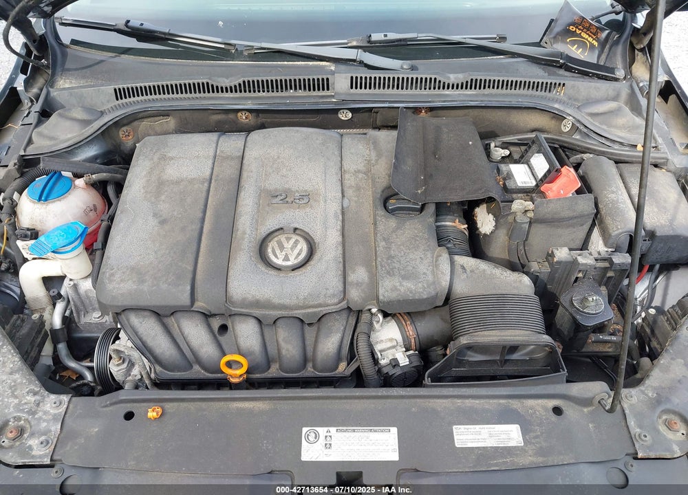 2013 VOLKSWAGEN JETTA VIN: 3VWDP7AJ8DM365782