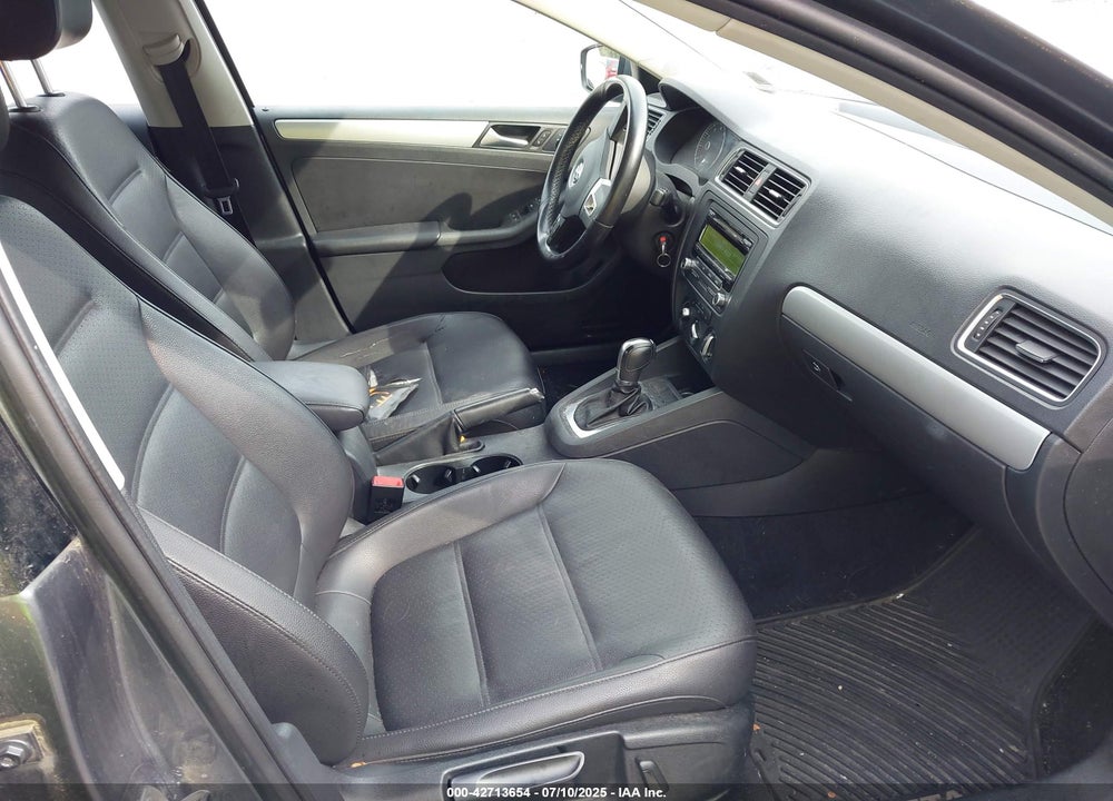 2013 VOLKSWAGEN JETTA VIN: 3VWDP7AJ8DM365782