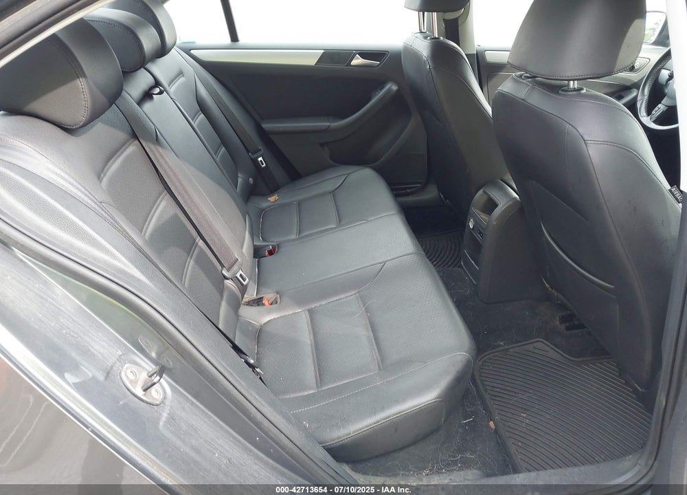 2013 VOLKSWAGEN JETTA VIN: 3VWDP7AJ8DM365782