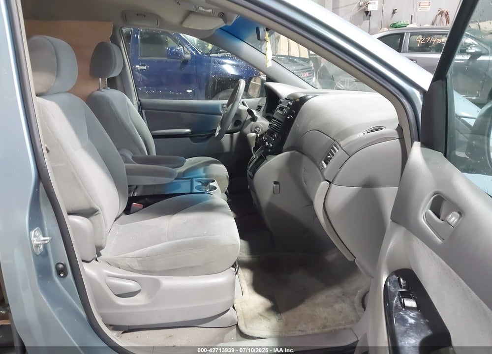 2004 TOYOTA SIENNA LE VIN: 5TDZA23C74S200026
