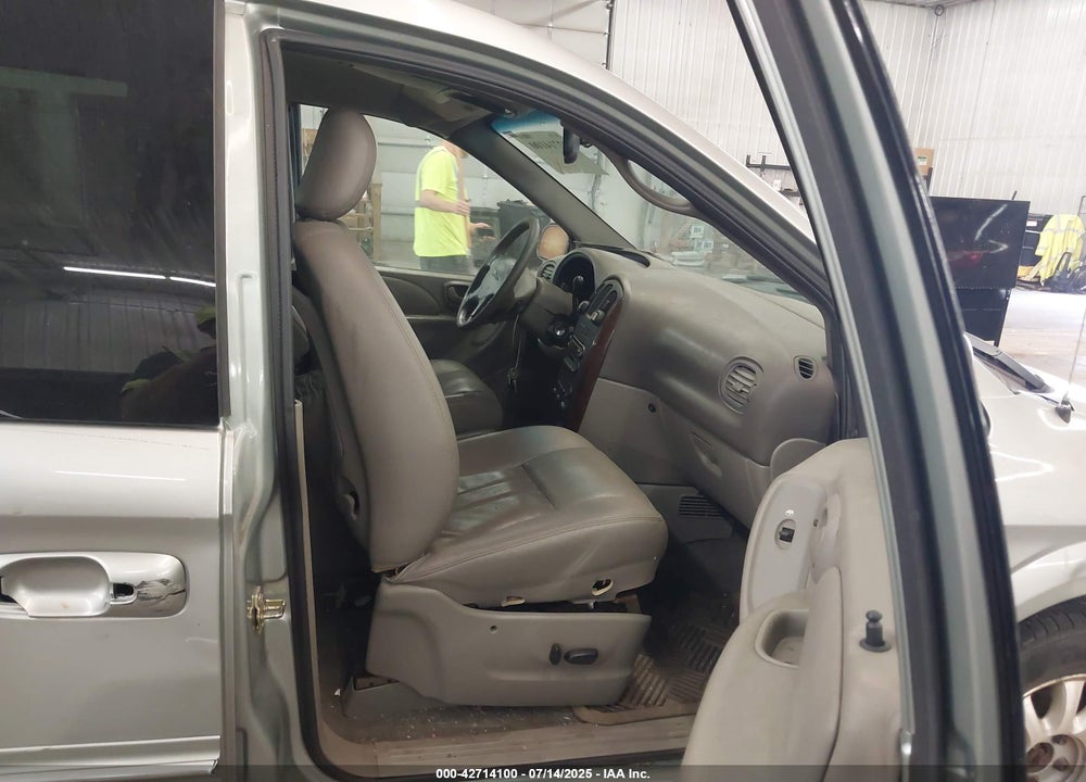 2003 CHRYSLER TOWN & COUNTRY LXI VIN: 2C4GP54L33R320953