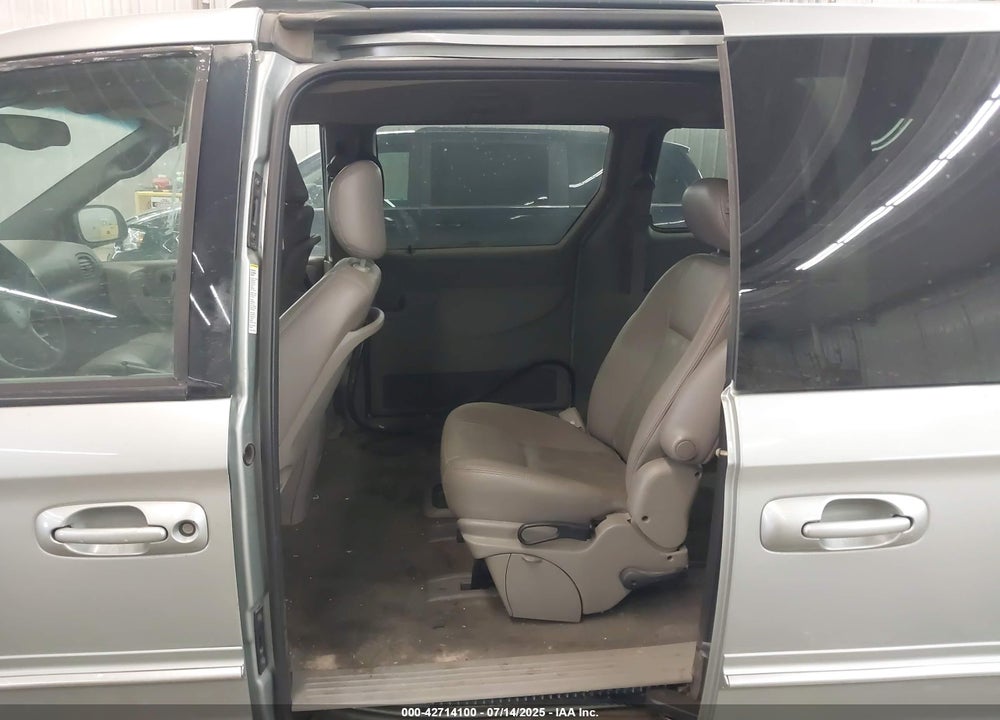 2003 CHRYSLER TOWN & COUNTRY LXI VIN: 2C4GP54L33R320953