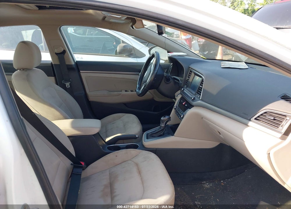 2017 HYUNDAI ELANTRA VIN: 5NPD84LF0HH161206