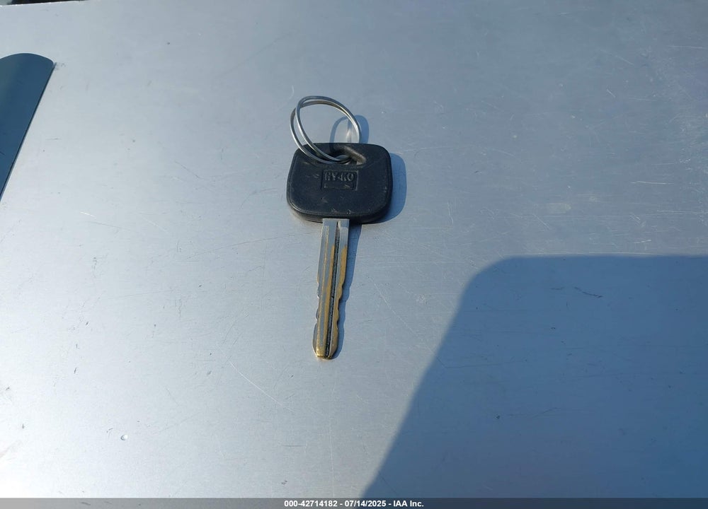2002 TOYOTA AVALON XL VIN: 4T1BF28B12U264649