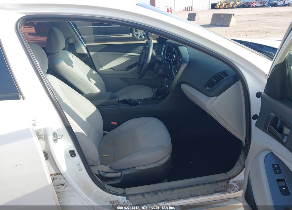 2015 KIA OPTIMA VIN: KNAGM4A79F5661671