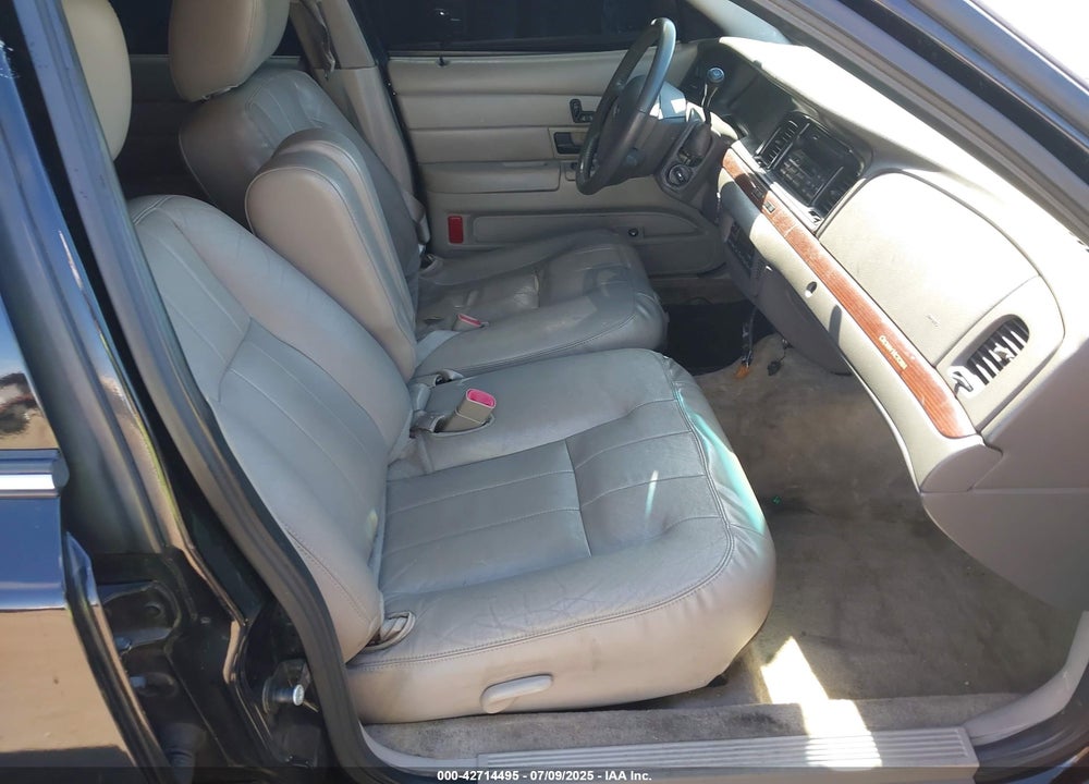 2011 FORD CROWN VICTORIA VIN: 2FABP7EV2BX146556