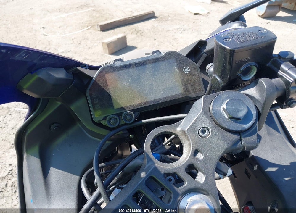 2023 YAMAHA YZFR3 VIN: MH3RH18Y3PK013387