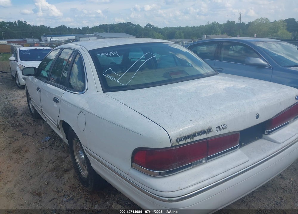 1996 FORD CROWN VICTORIA LX VIN: 2FALP74W4TX204392