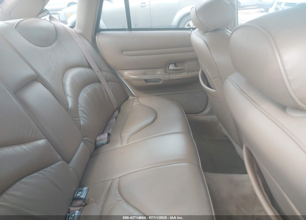 1996 FORD CROWN VICTORIA LX VIN: 2FALP74W4TX204392