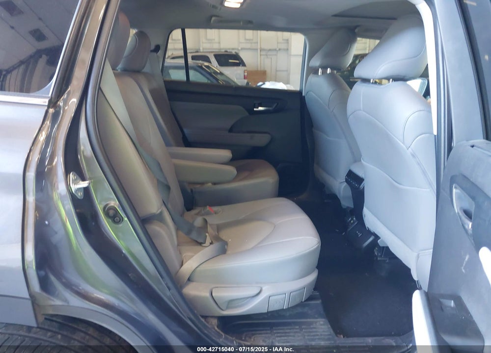 2024 TOYOTA HIGHLANDER VIN: 5TDKDRBH0RS552757
