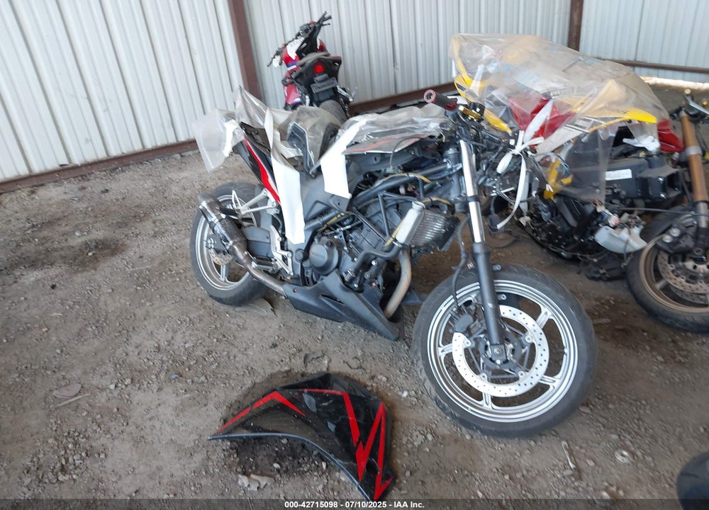 2012 HONDA CBR250 R VIN: MLHMC4105C5200679