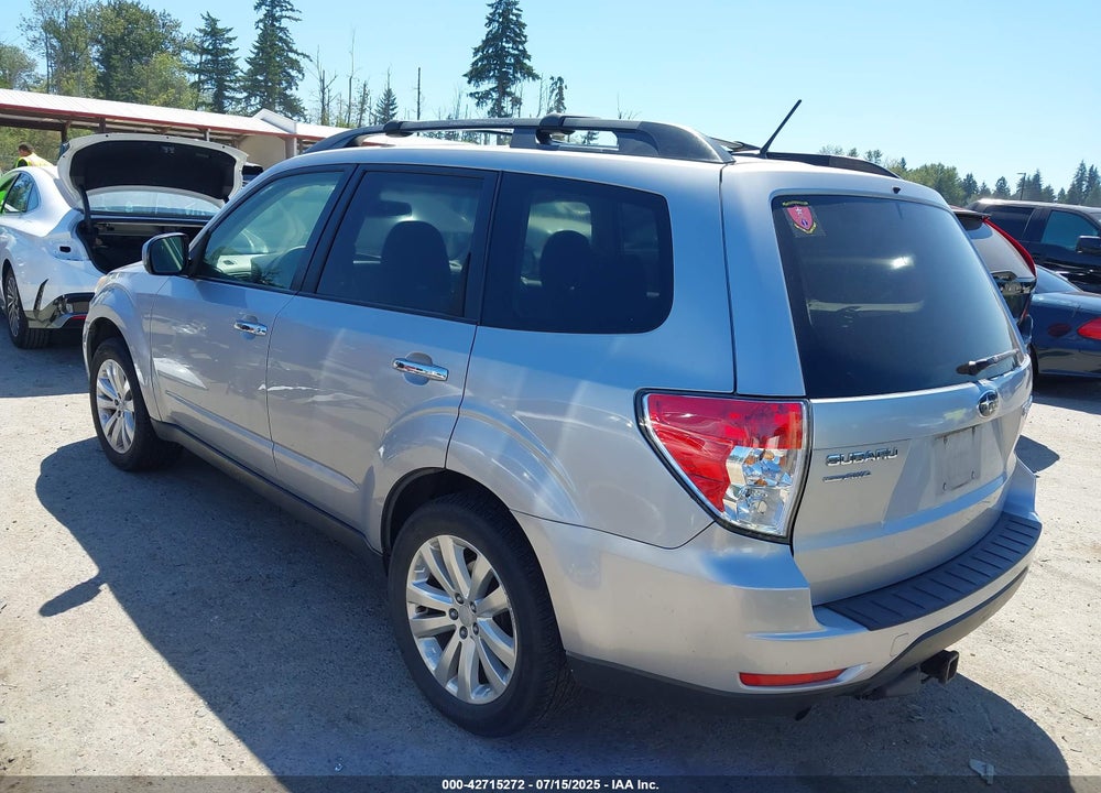 2013 SUBARU FORESTER 2.5X PREMIUM VIN: JF2SHADC2DG420725