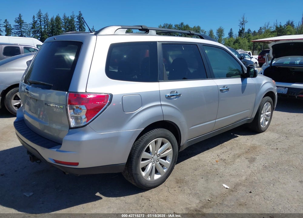 2013 SUBARU FORESTER 2.5X PREMIUM VIN: JF2SHADC2DG420725