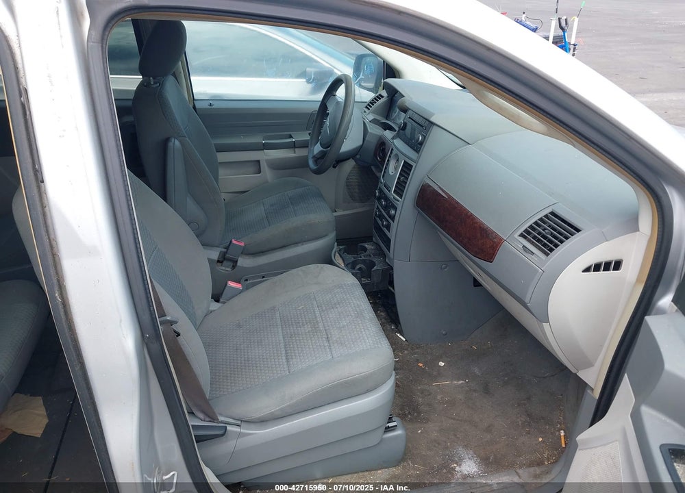 2010 CHRYSLER TOWN & COUNTRY VIN: 2A4RR4DE6AR215099