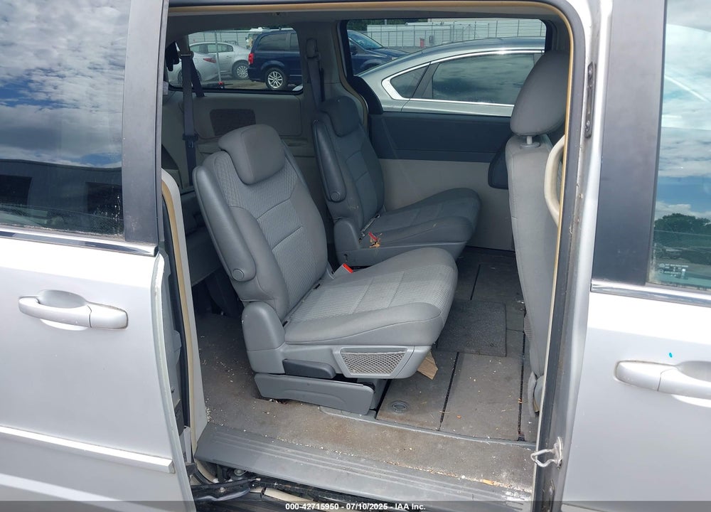 2010 CHRYSLER TOWN & COUNTRY VIN: 2A4RR4DE6AR215099