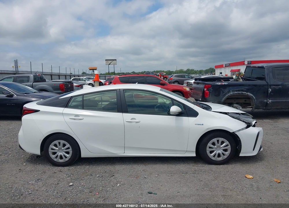 2022 TOYOTA PRIUS VIN: JTDKAMFU2N3181924