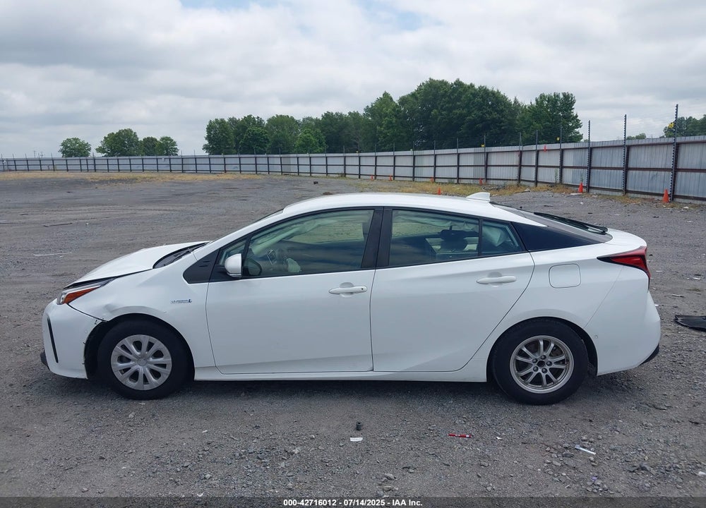 2022 TOYOTA PRIUS VIN: JTDKAMFU2N3181924