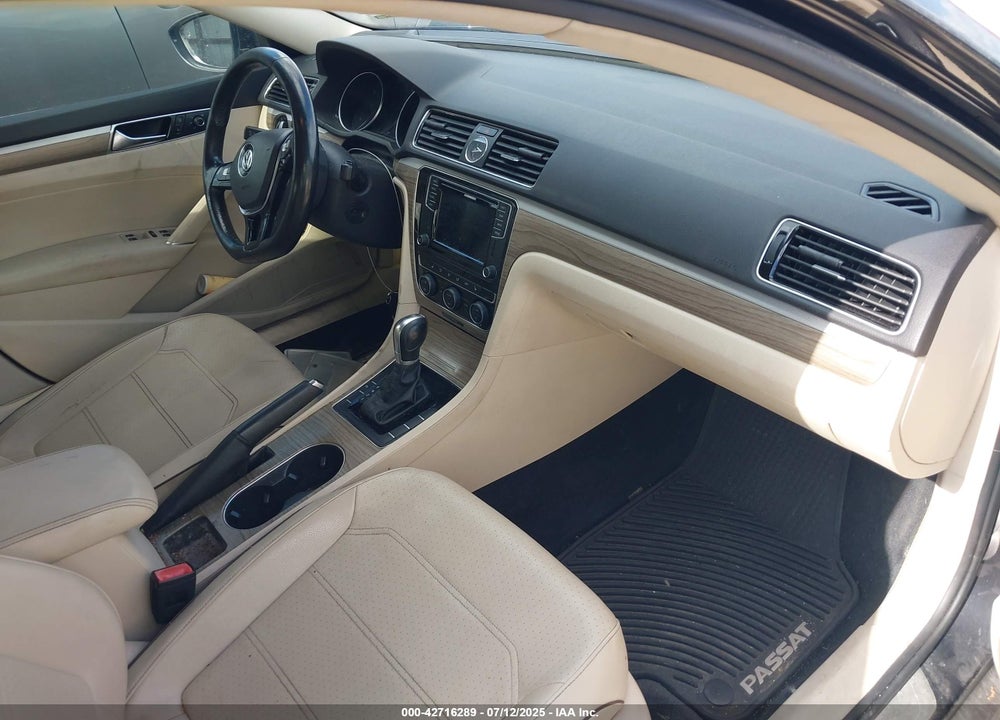 2017 VOLKSWAGEN PASSAT VIN: 1VWGT7A34HC068865