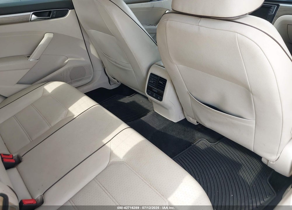 2017 VOLKSWAGEN PASSAT VIN: 1VWGT7A34HC068865