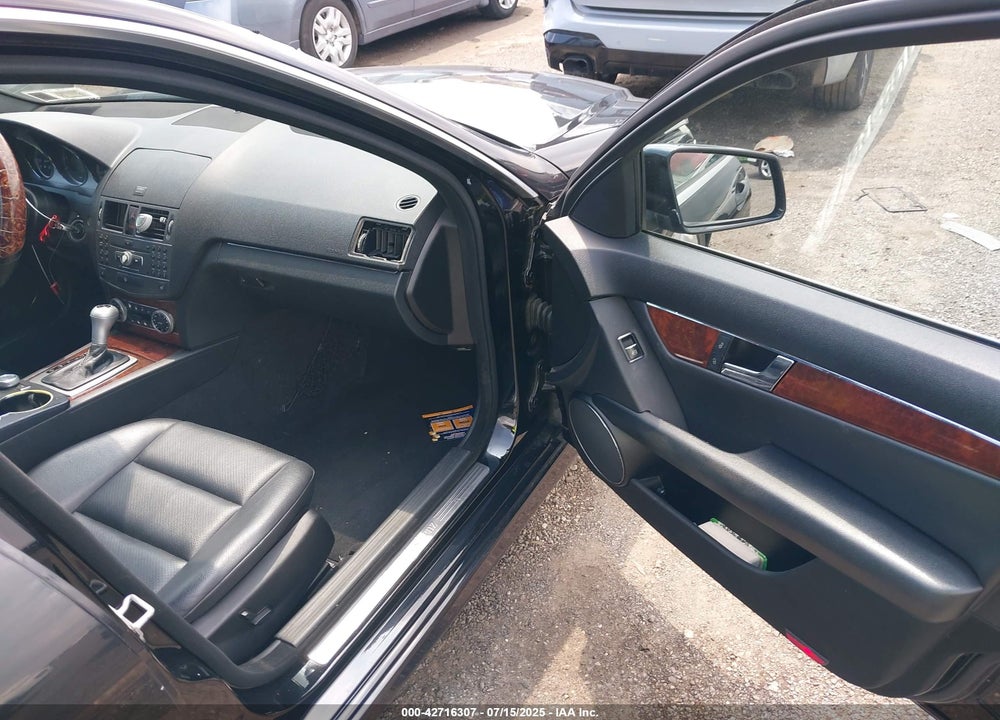 2011 MERCEDES-BENZ C CLASS VIN: WDDGF8BB8BR165731