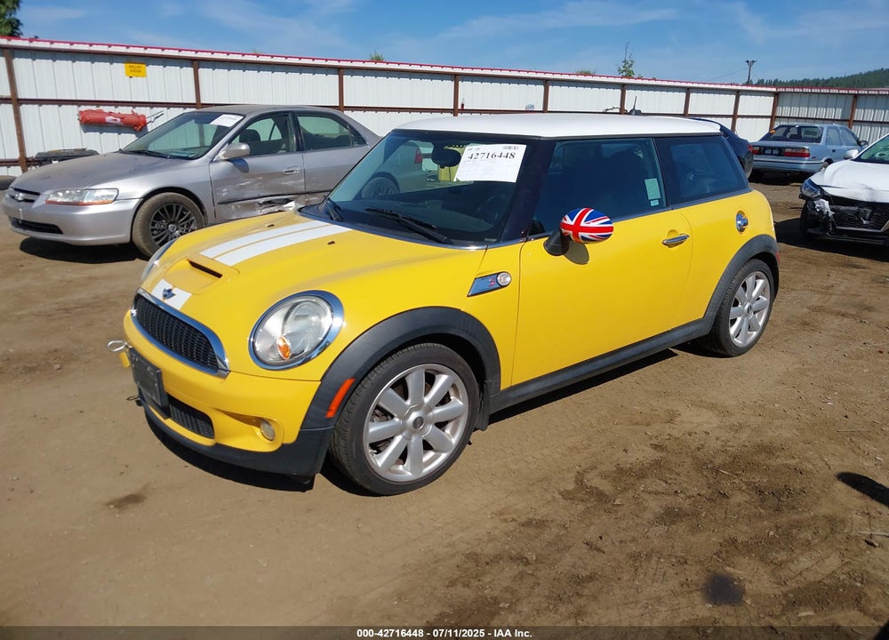 2008 MINI COOPER S VIN: WMWMF73568TT91873