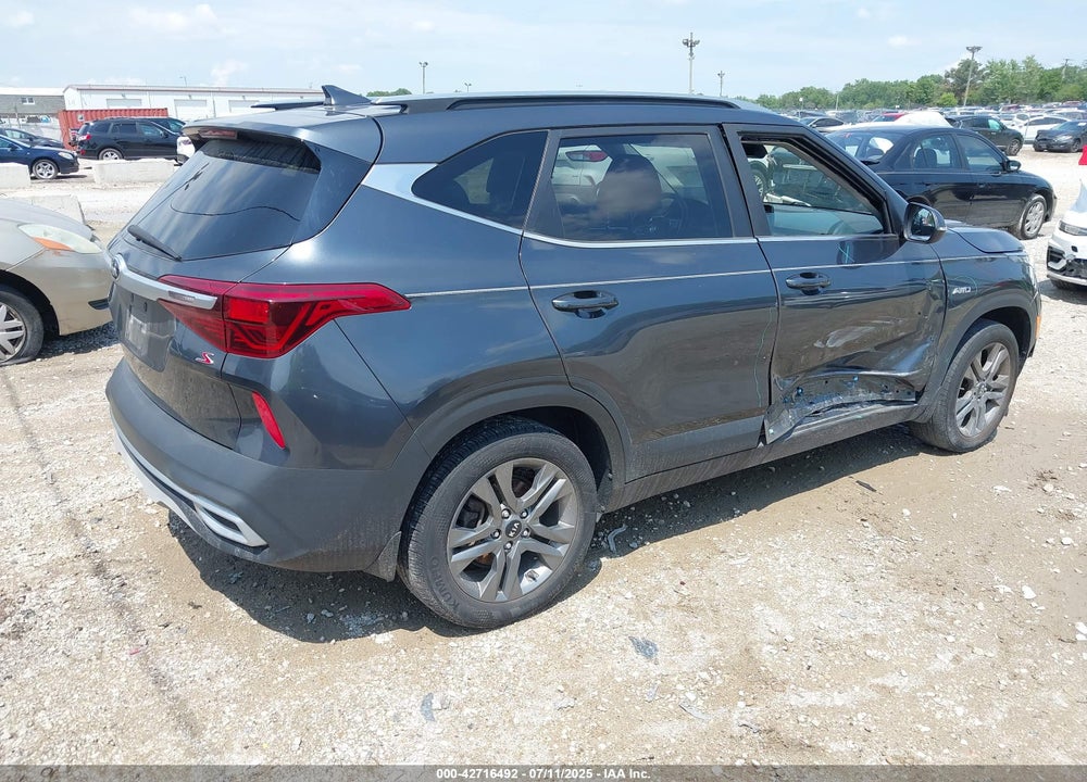 2021 KIA SELTOS VIN: KNDEUCAAXM7079533