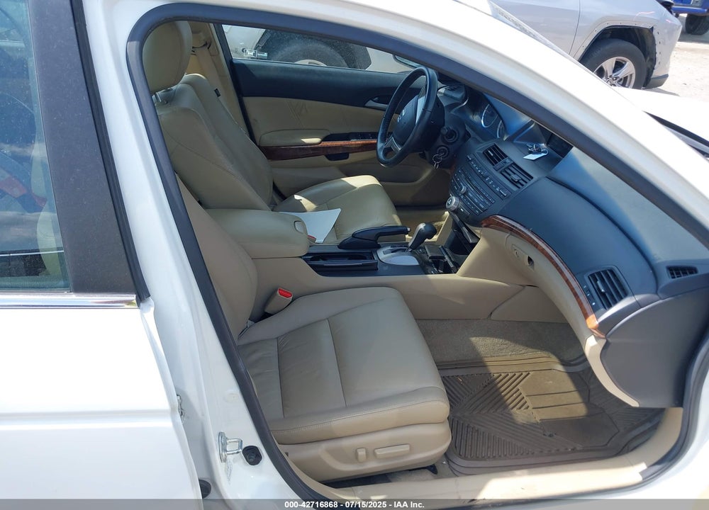 2011 HONDA ACCORD VIN: 1HGCP2F86BA018437