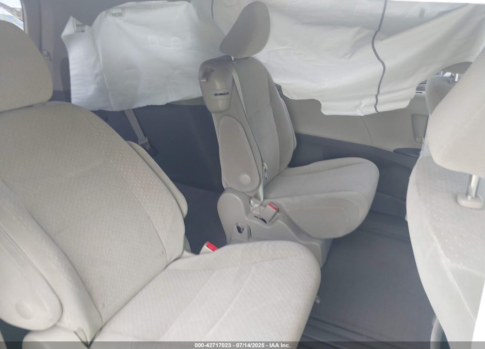 2015 TOYOTA SIENNA LE 8 PASSENGER VIN: 5TDKK3DC8FS601560