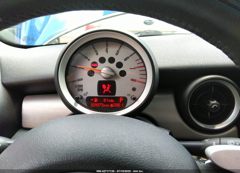 2009 MINI COOPER VIN: WMWMF735X9TW80840