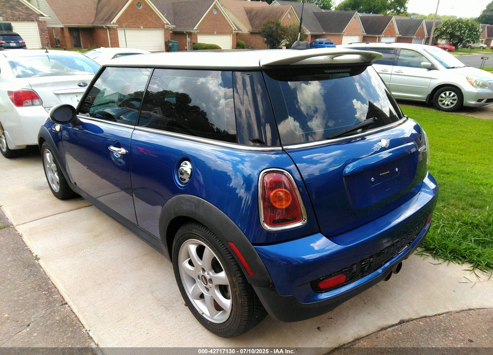2009 MINI COOPER VIN: WMWMF735X9TW80840