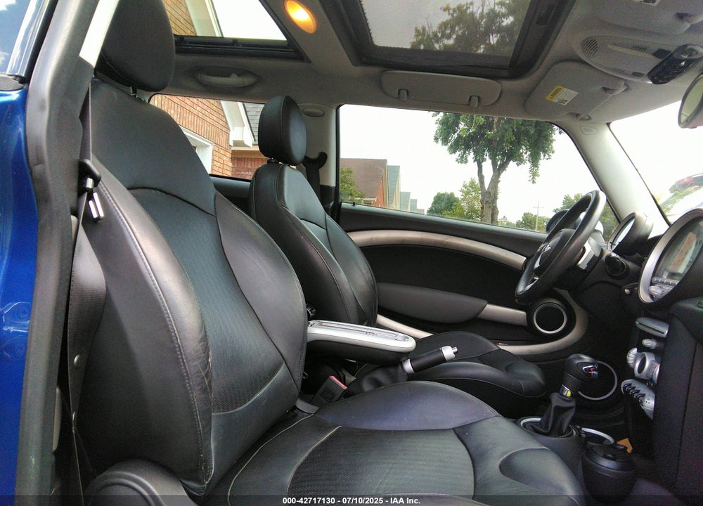 2009 MINI COOPER VIN: WMWMF735X9TW80840
