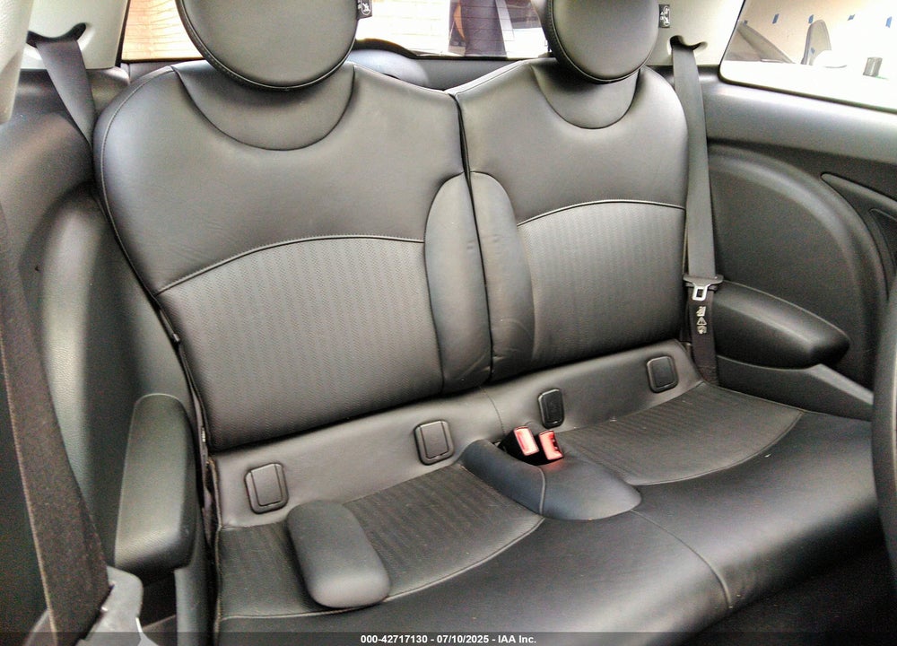 2009 MINI COOPER VIN: WMWMF735X9TW80840