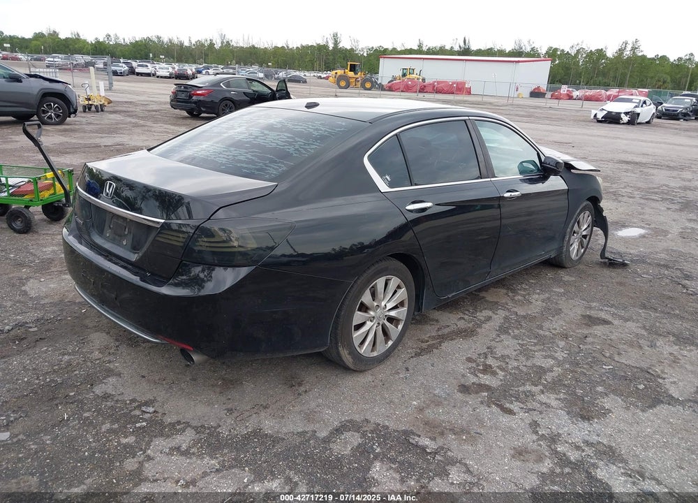 2015 HONDA ACCORD VIN: 1HGCR2F82FA168142