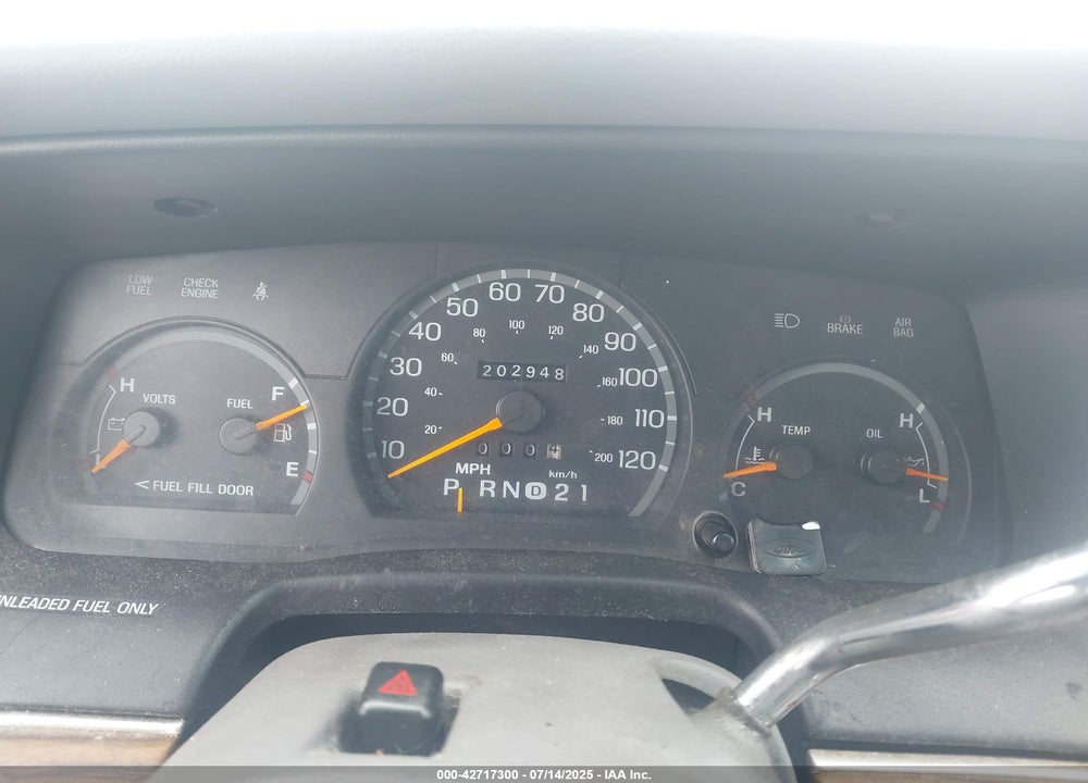 1996 FORD CROWN VICTORIA VIN: 2FALP74W1TX126363