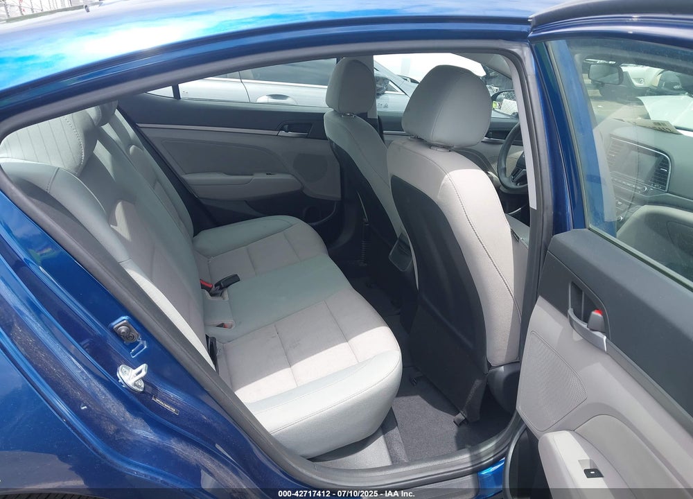 2017 HYUNDAI ELANTRA VIN: 5NPD84LF5HH057018