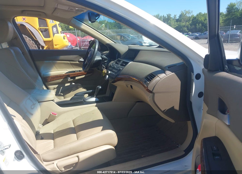 2010 HONDA ACCORD 2.4 EX-L VIN: 1HGCP2F88AA110924