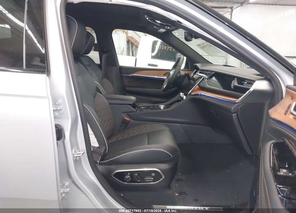 2025 JEEP GRAND CHEROKEE VIN: 1C4RJHEG1S8658164