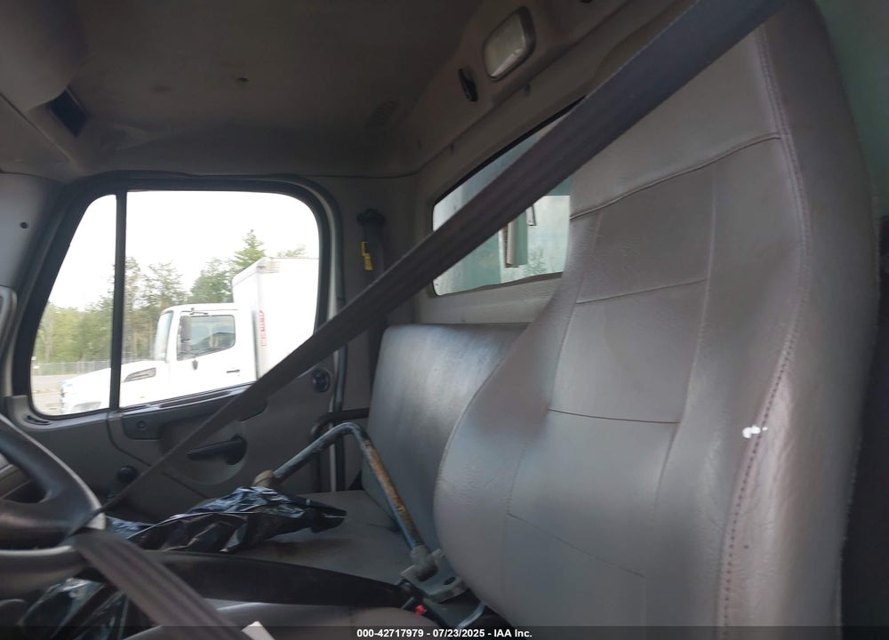 2017 FREIGHTLINER M2 106 VIN: 1FVACWDT2HHHV9059