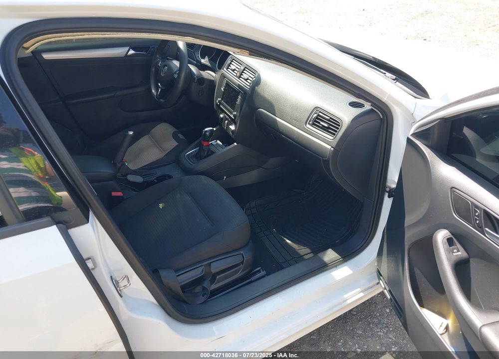 2016 VOLKSWAGEN JETTA VIN: 3VWD67AJ8GM250865