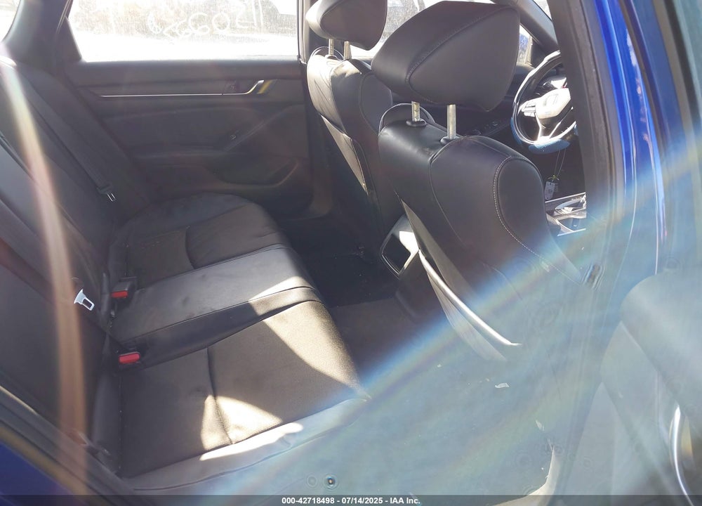 2018 HONDA ACCORD VIN: 1HGCV1F38JA220327
