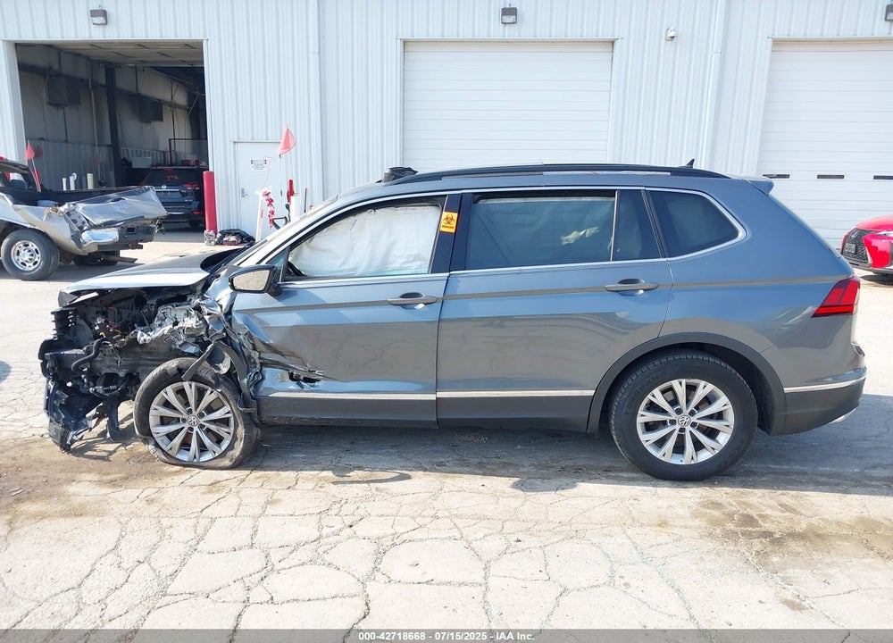 2018 VOLKSWAGEN TIGUAN VIN: 3VV3B7AX5JM085297
