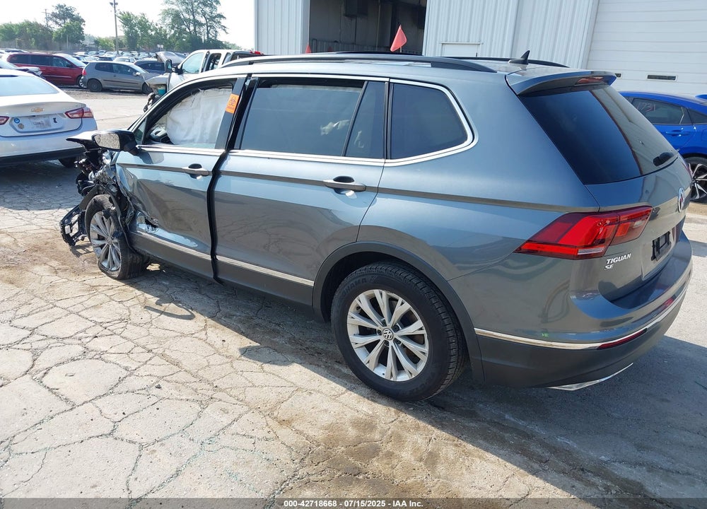 2018 VOLKSWAGEN TIGUAN VIN: 3VV3B7AX5JM085297