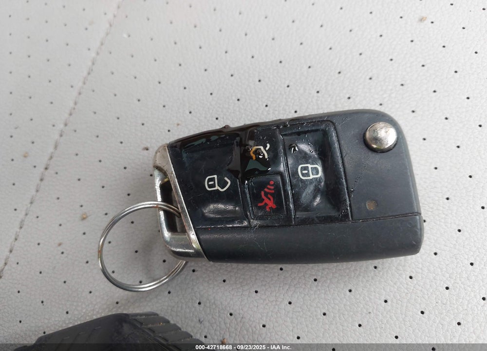 2018 VOLKSWAGEN TIGUAN VIN: 3VV3B7AX5JM085297
