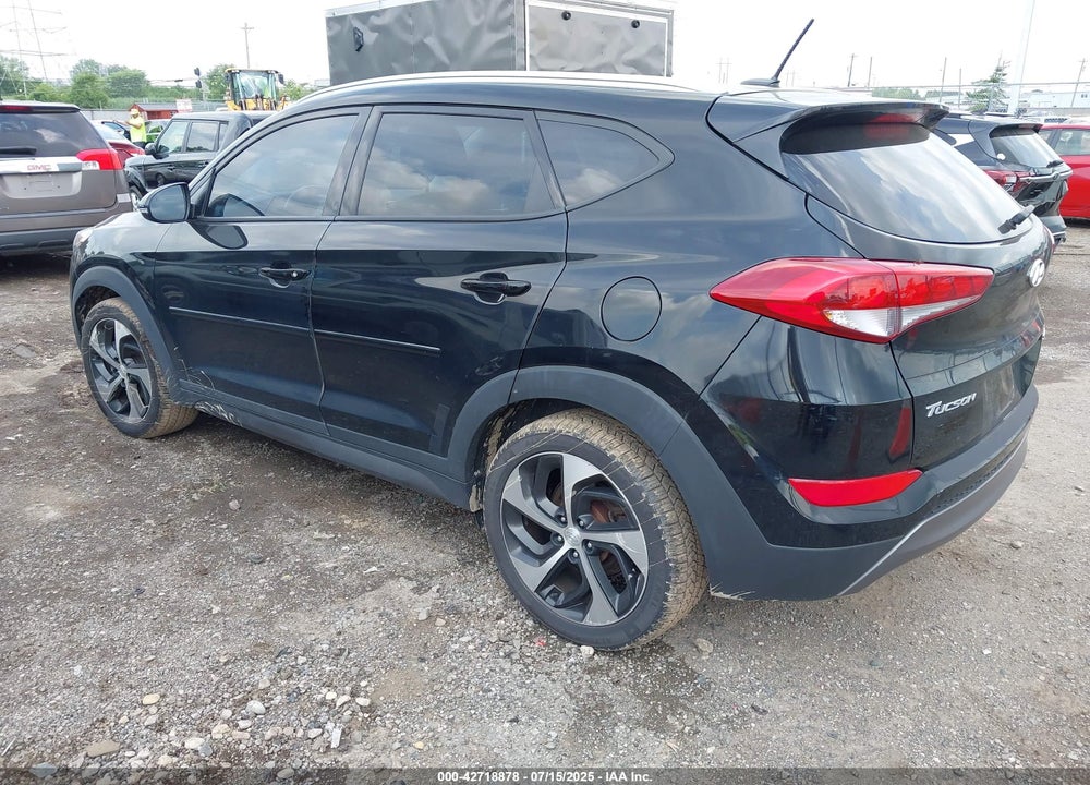 2016 HYUNDAI TUCSON VIN: KM8J33A28GU211538